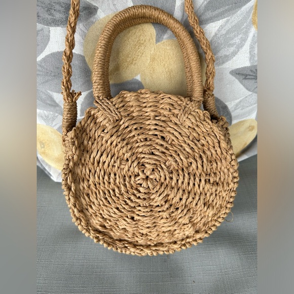 ROUND WOVEN PURSE - Picture 13 of 13